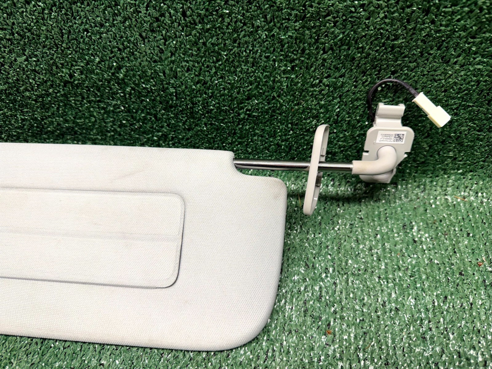 ♦️2020-2024 TESLA MODEL Y/3 FRONT RIGHT SIDE SUN VISOR MIRROR OEM, 1490406-01-A