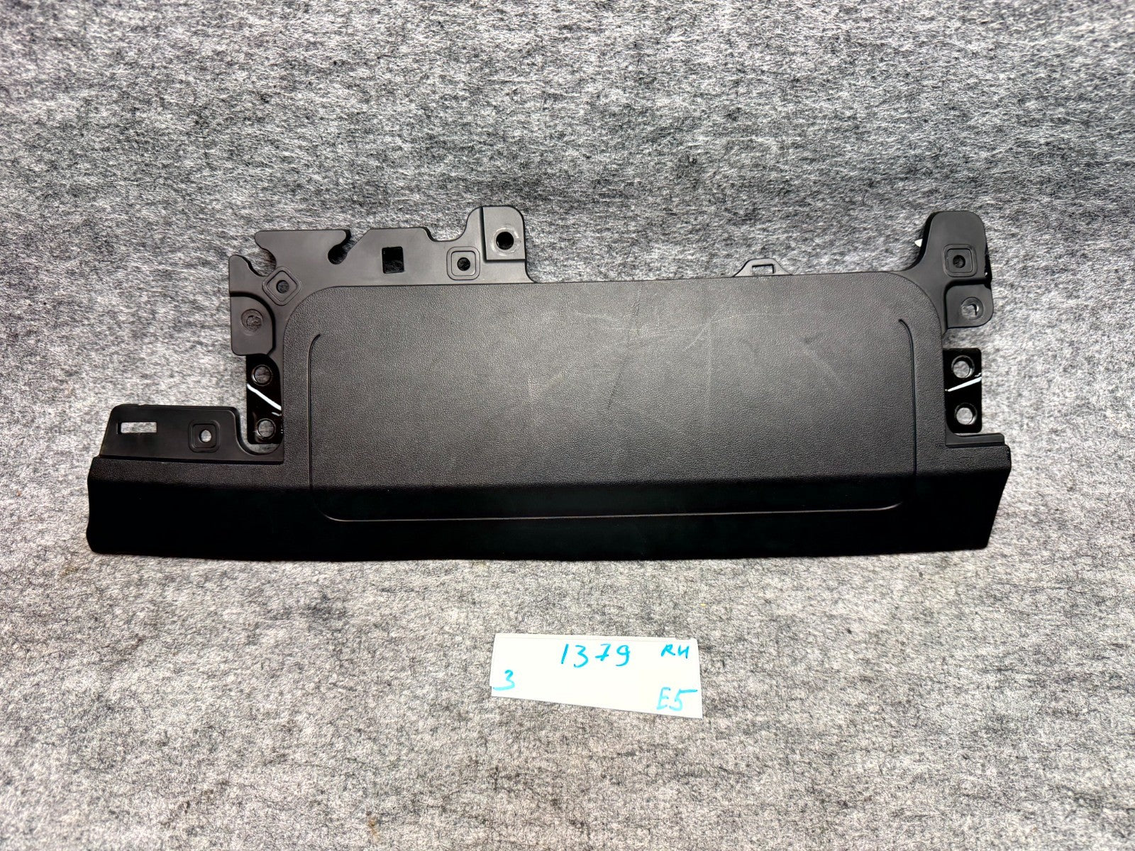 ♦️17-23 TESLA MODEL 3 RIGHT KNEE RIGHT PASSENGER SAFETY MODULE OEM, 108335000E