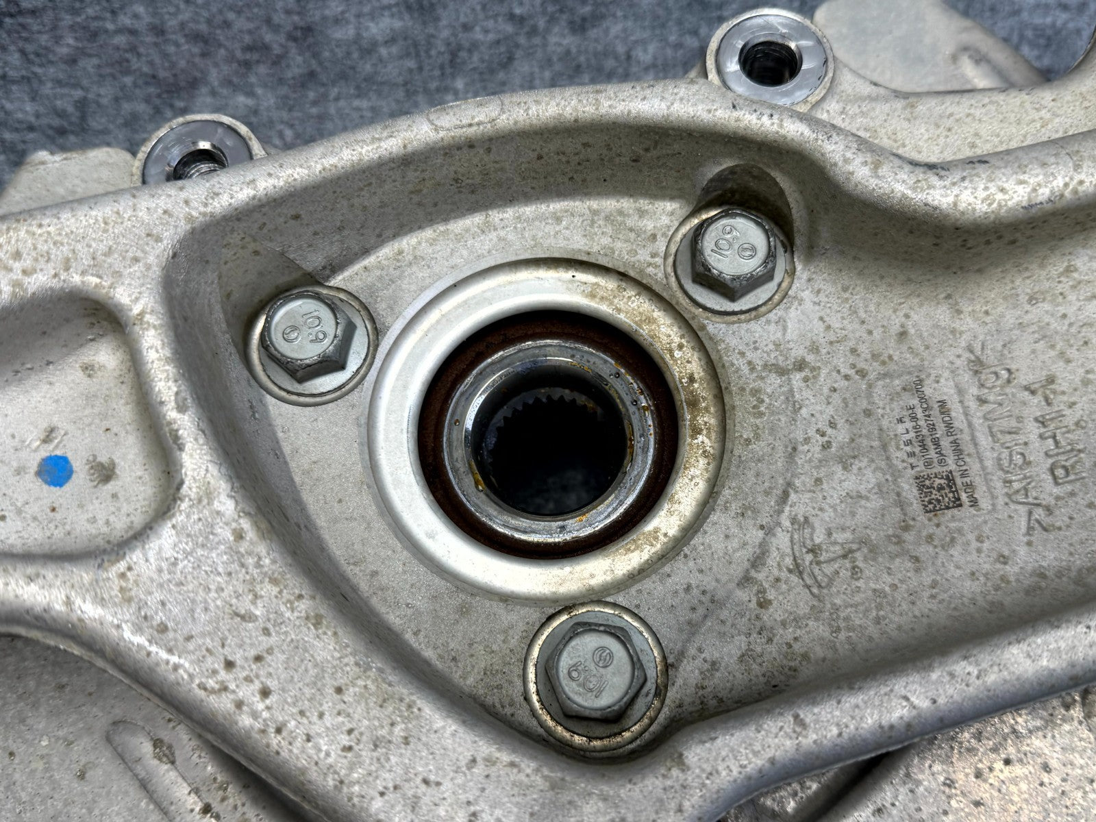 ♦️17-23 TESLA MODEL 3 FRONT RIGHT SIDE SPINDLE KNUCKLE WHEEL HUB OEM, 104431600E
