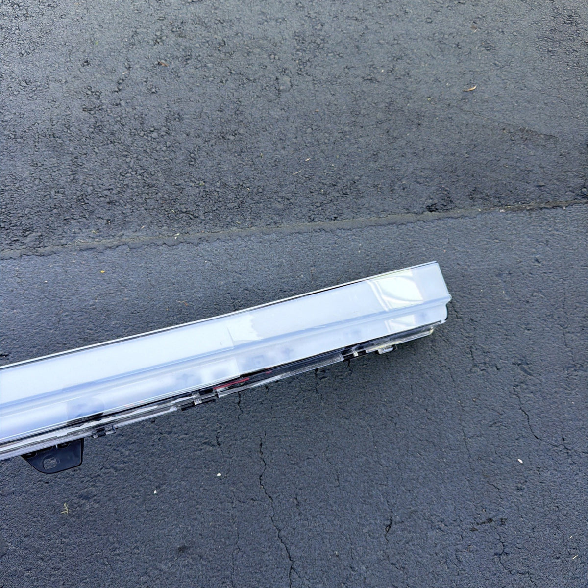 2024-2026 TESLA CYBERTRUCK FRONT CENTER DRL LIGHT LAMP BAR LED OEM 1806407-00-F