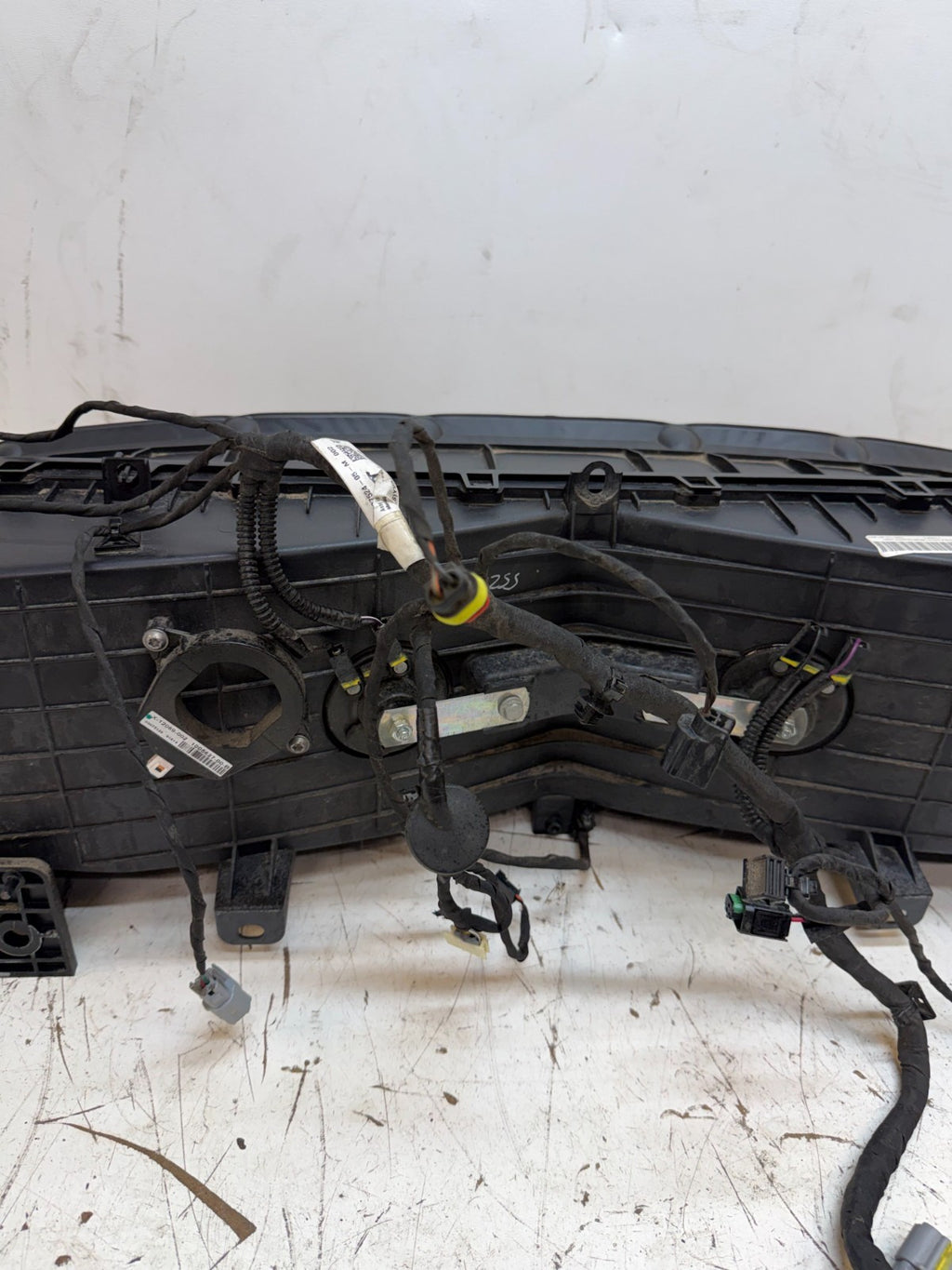 2012-2015 Tesla Model S Radiator Shutter Air Duct Center Intake Grille Assembly