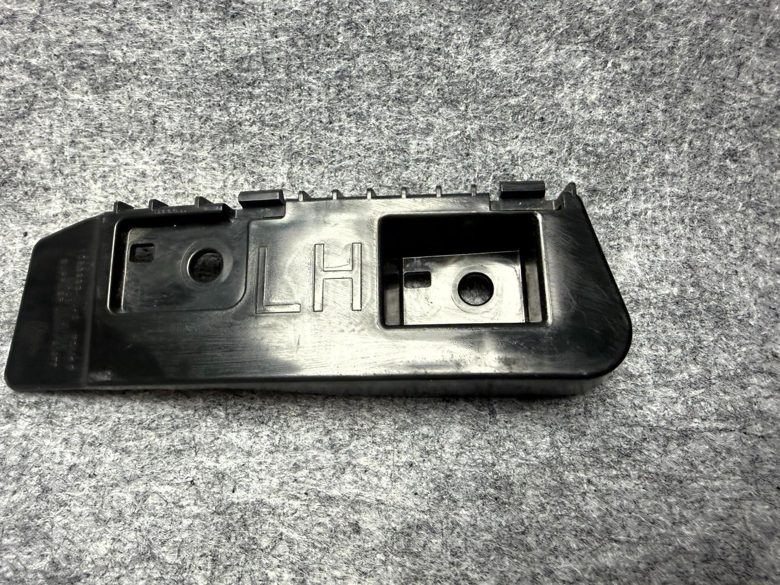 ♦️17-23 TESLA MODEL 3 REAR LEFT BUMPER TAILLIGHT MOUNT BRACKET OEM, 1083992-00-D