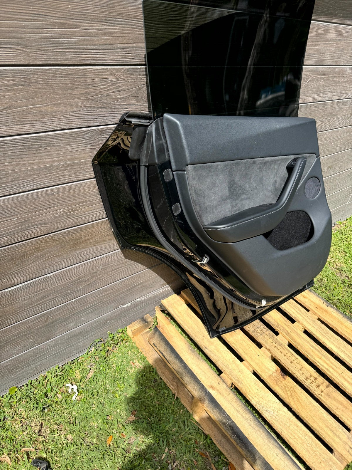 2020-2024 TESLA MODEL Y REAR LEFT DRIVER SIDE DOOR SHELL ASSY OEM, 1493561-E0-A