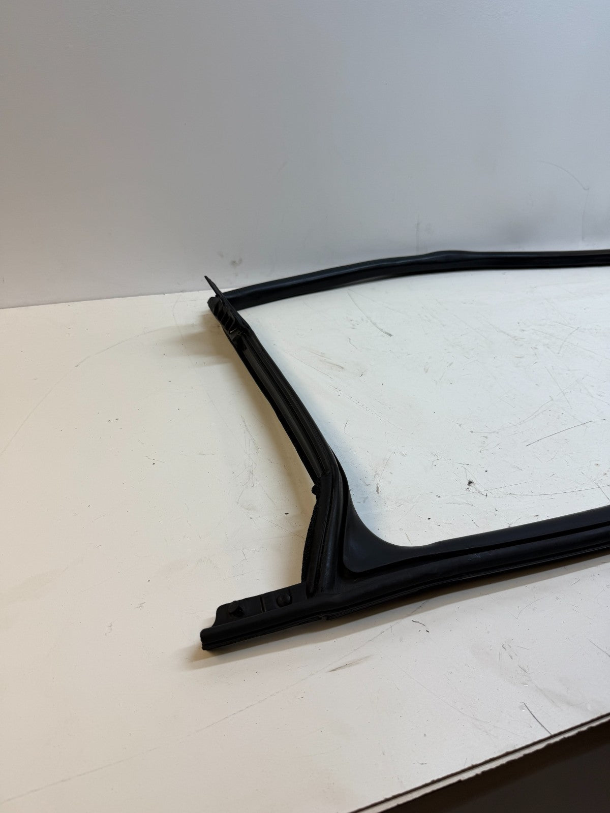 2012-2020 TESLA MODEL S FRONT LEFT DRIVER SIDE DOOR WEATHERSTRIP SEAL