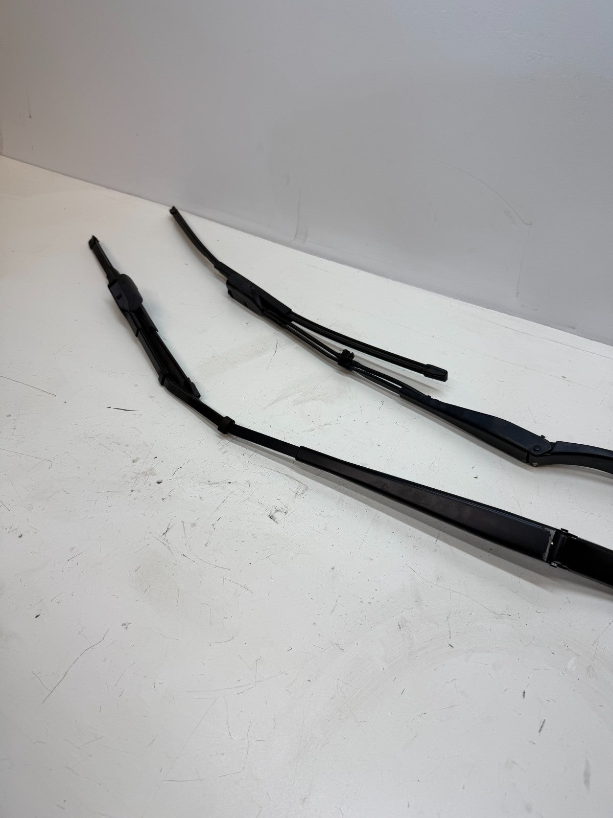 20-24 TESLA MODEL Y FRONT WINDSHIELD LEFT RIGHT WIPER ARM W/ BLADE SET 97036203