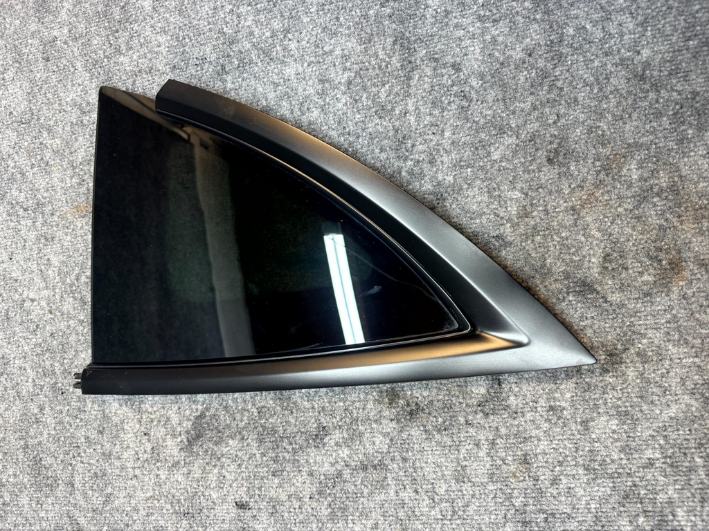 2020 - 2024 TESLA MODEL Y RIGHT REAR SIDE QUARTER WINDOW GLASS OEM, 1495741-00-J
