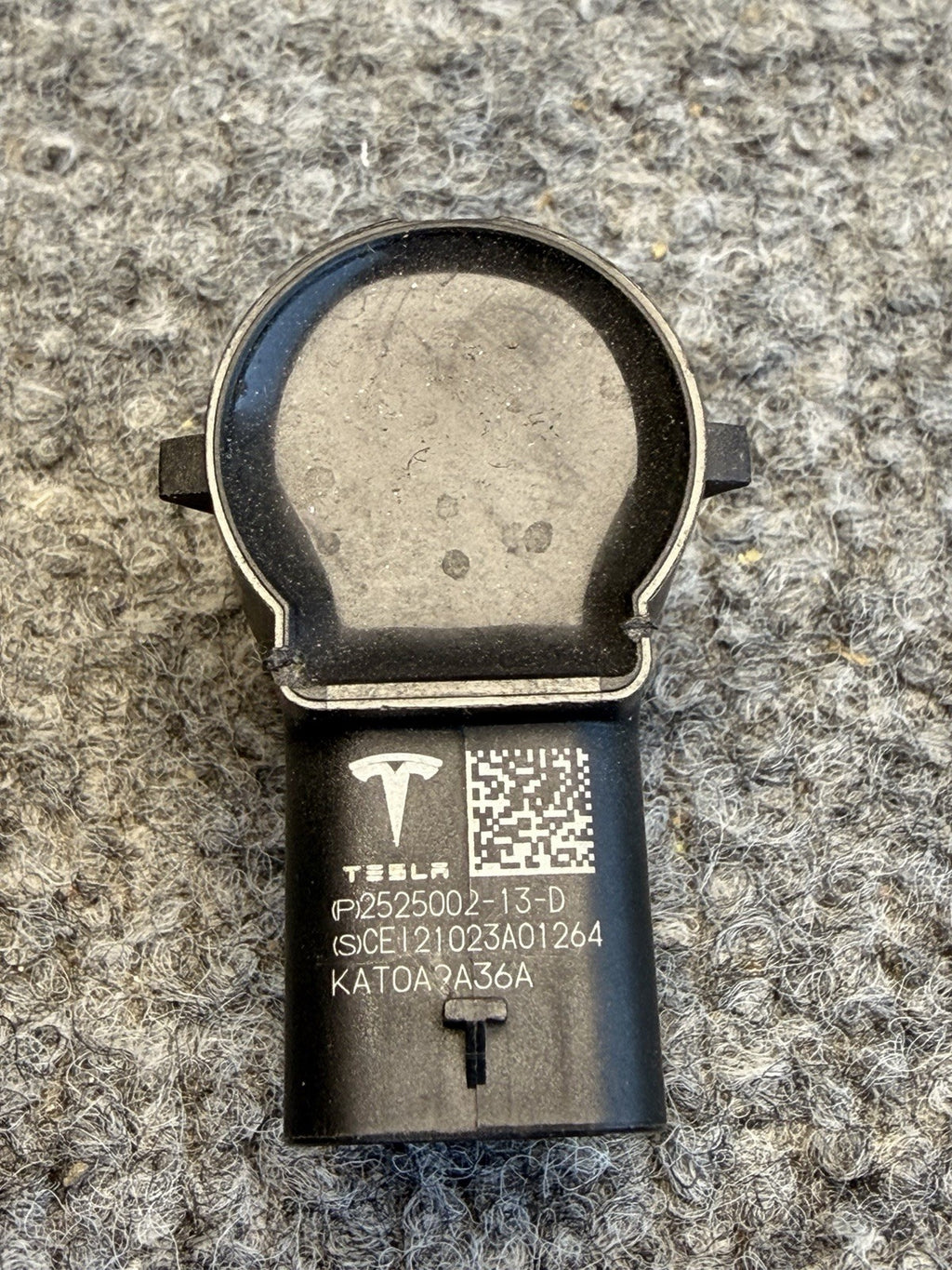 21–24 Tesla Model S, Y, X Ultrasonic Sensor UPA Radial OEM 2525002-13-D