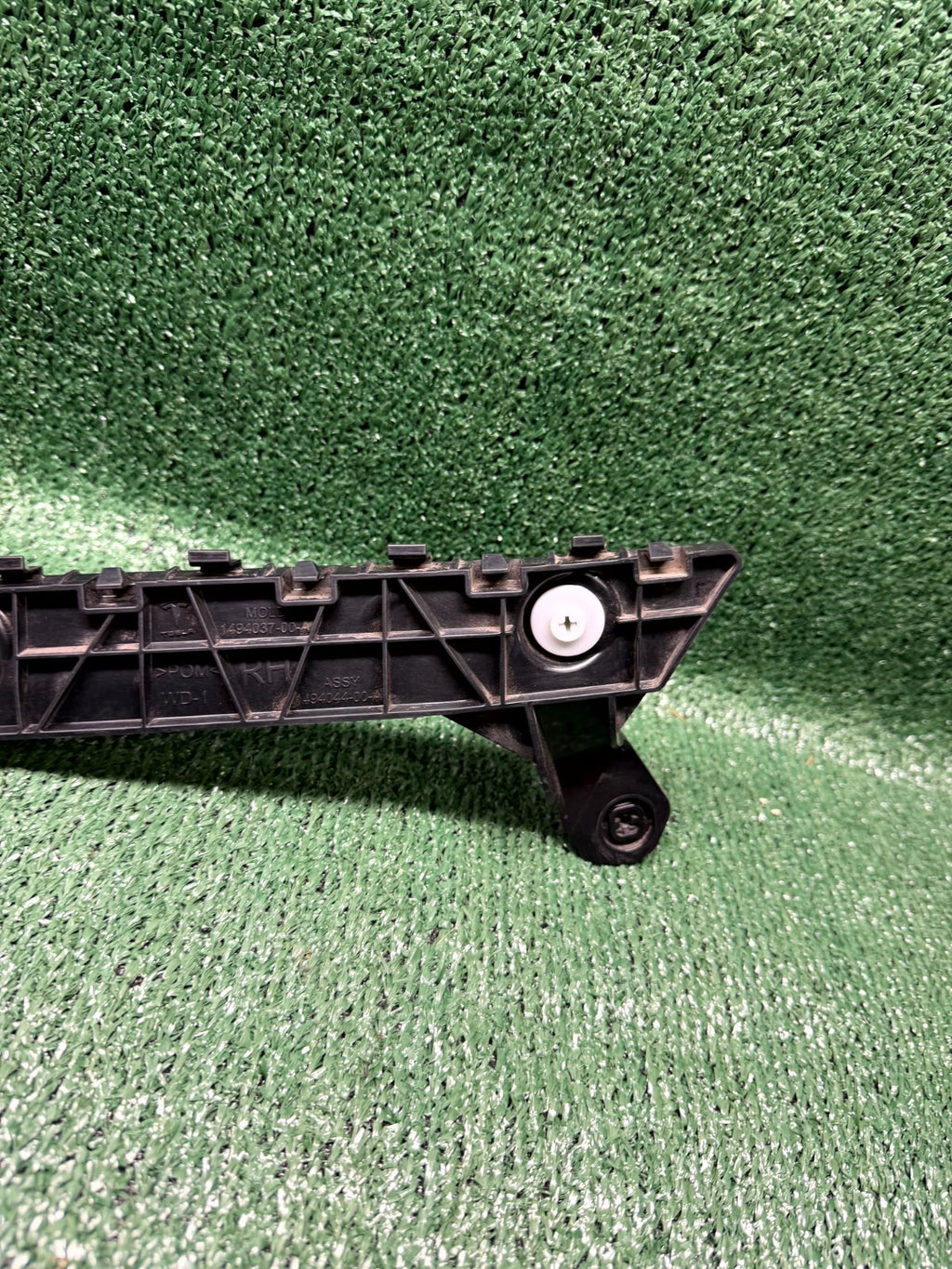 ♦️20-24 TESLA MODEL Y REAR RIGHT BUMPER RETAINER MOUNT BRACKET OEM, 1494037-00-A