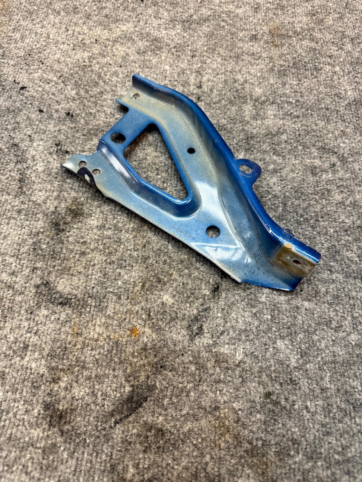 2020-2024 TESLA MODEL Y FRONT RIGHT LOWER FENDER SUPPORT BRACKET OEM, 148757800A
