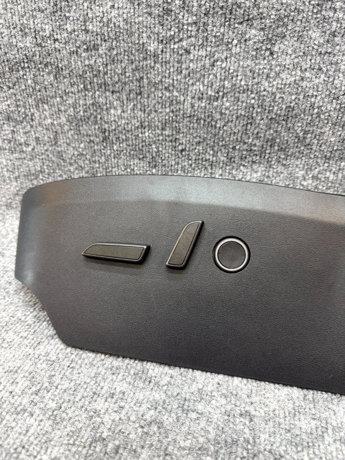 2020-2024 TESLA MODEL Y FRONT LEFT SEAT TRIM W/ CONTROL SWITCHES OEM, 163833200C