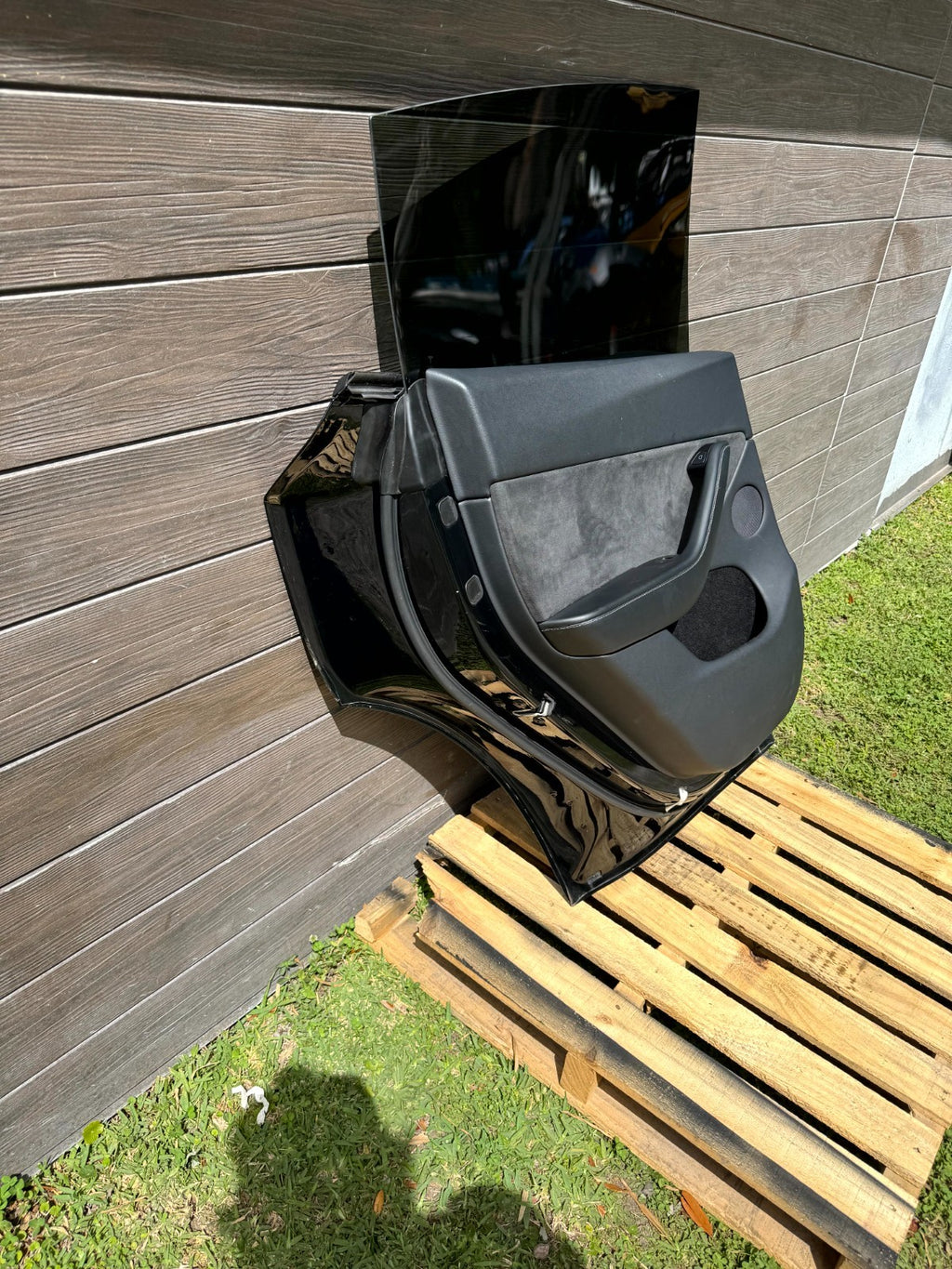 2020-2024 TESLA MODEL Y REAR LEFT DRIVER SIDE DOOR SHELL ASSY OEM, 1493561-E0-A