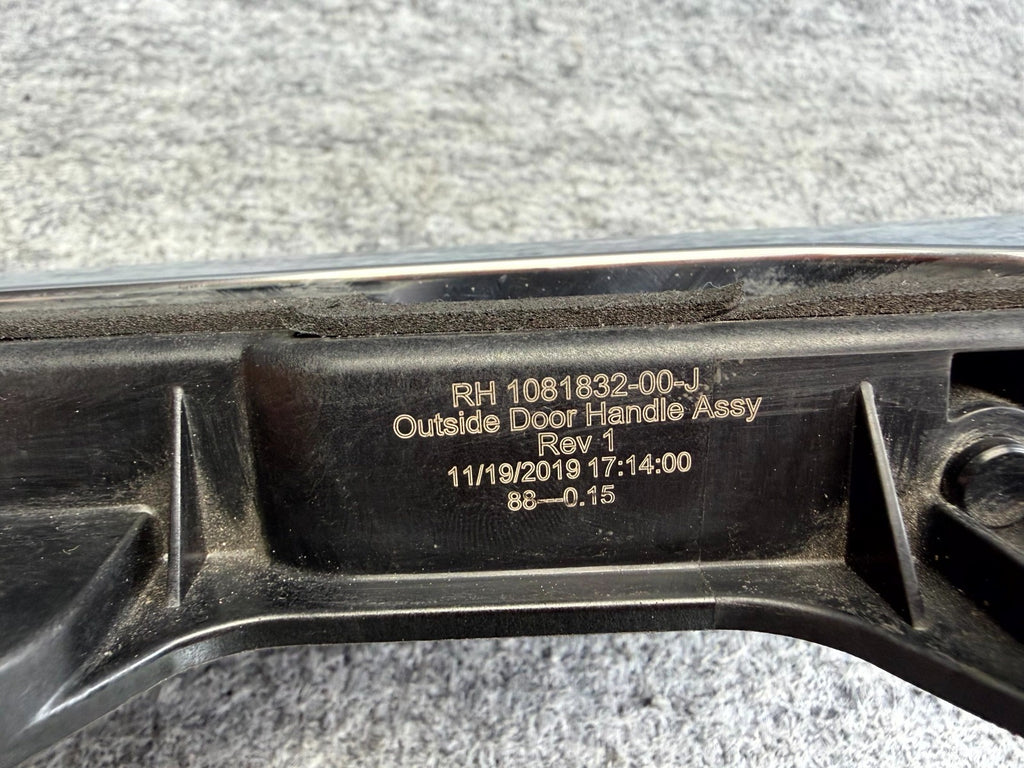 ♦️17–23 TESLA MODEL 3 FRONT/REAR RIGHT SIDE OUTER DOOR HANDLE OEM, 1081832-00-J