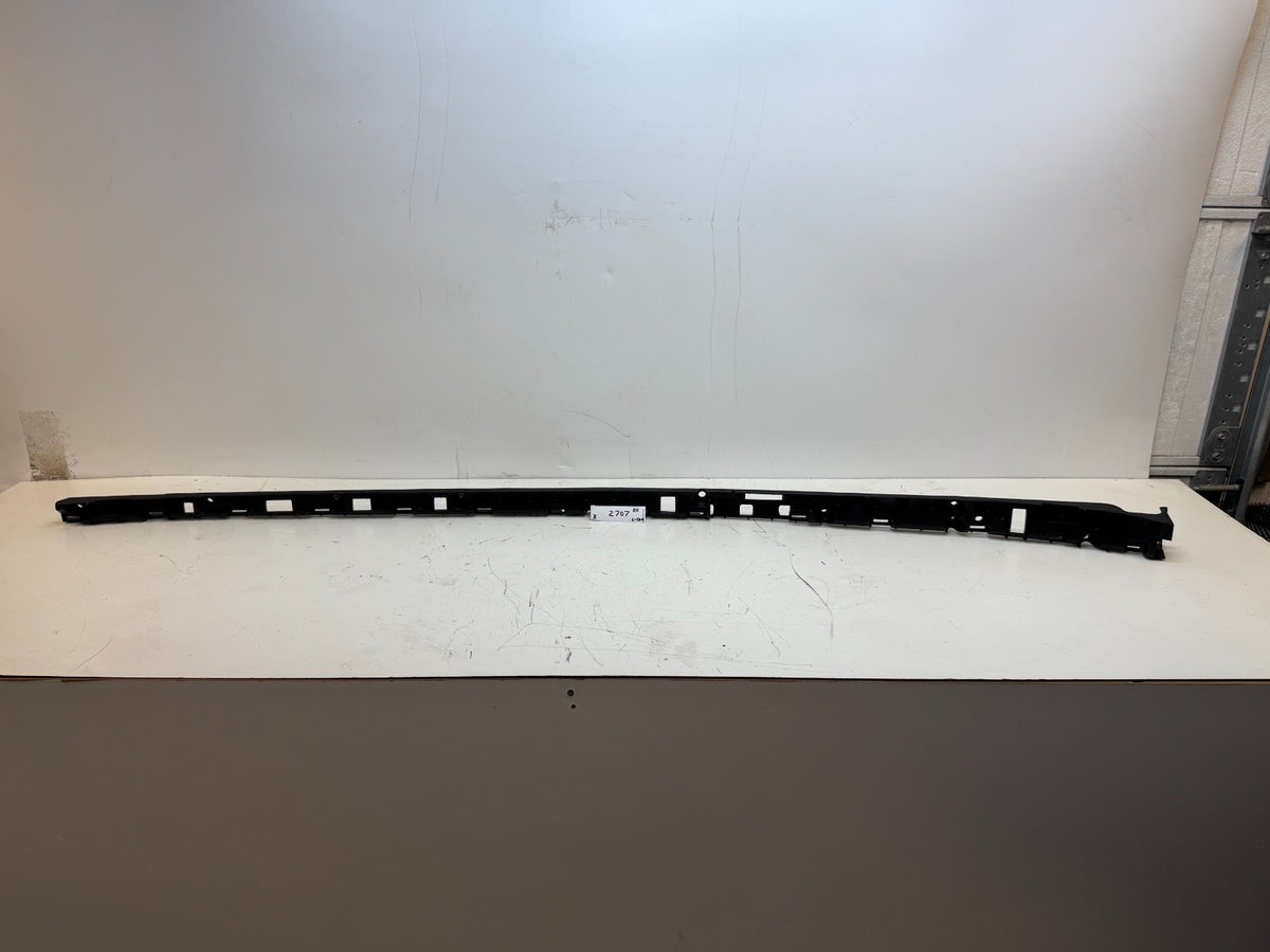 2016-2025 Tesla Model X Right Side Skirt Rocker Panel Trim Bracket 1046690-00-B