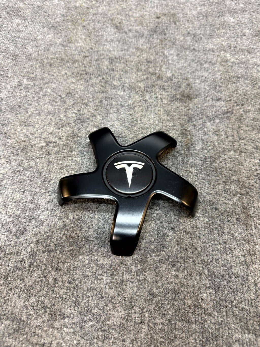 2017–2023 TESLA MODEL 3 WHEEL CENTER HUB CAP TRIM COVER OEM, 1044234-00-A