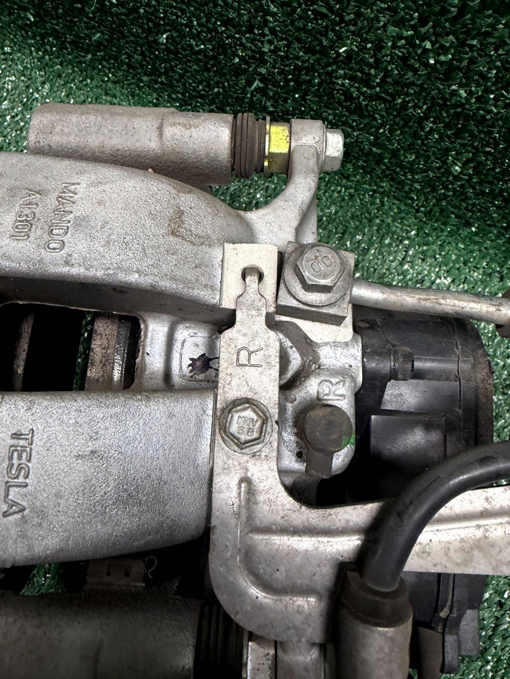 ♦️20–23 TESLA MODEL 3/Y RIGHT SIDE BRAKE CALIPER W/ BRAKE HOSE OEM,1044623-00-J