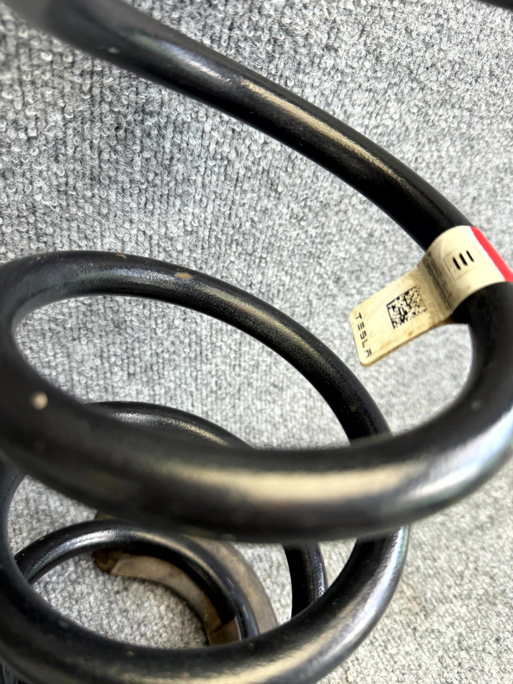 2017 – 2023 TESLA MODEL 3 REAR LEFT OR RIGHT SIDE COIL SPRING OEM, 1044472-91-E