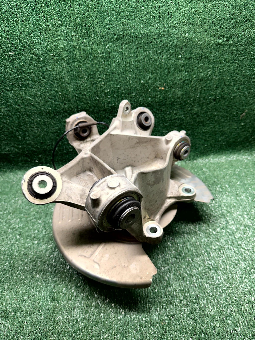 ♦️2020-2024 TESLA MODEL Y REAR RIGHT SIDE KNUCKLE SPINDLE HUB OEM, 1188416-00-F