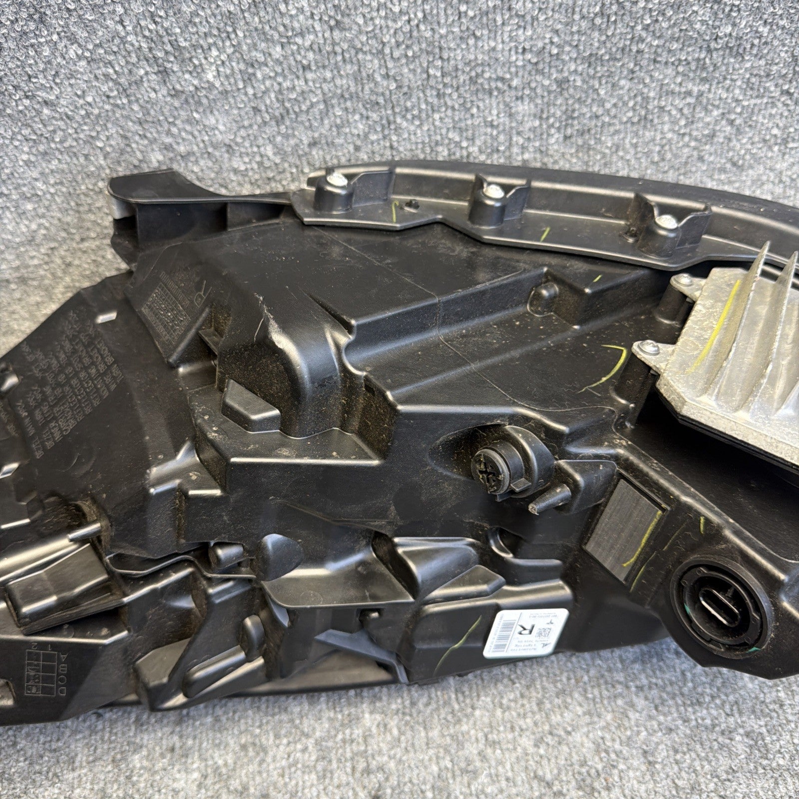 2017-2020 TESLA MODEL 3 HEADLIGHT RIGHT PASSENGER  1077372-00-L LED OEM