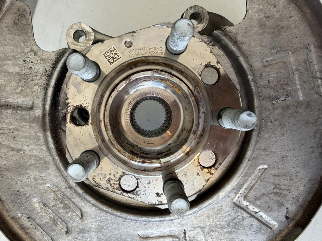 ♦️17-23 TESLA MODEL 3 REAR LEFT DRIVER SIDE SPINDLE KNUCKLE HUB OEM, 104441100G