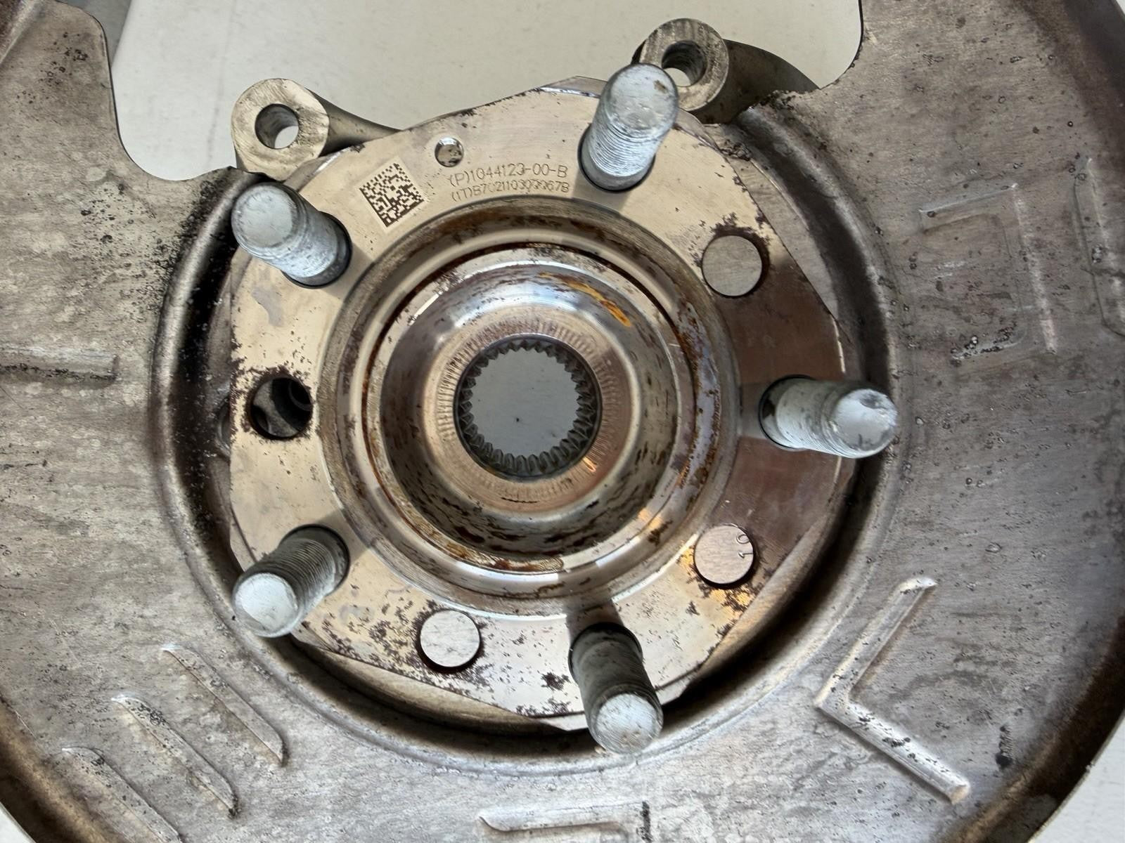 ♦️17-23 TESLA MODEL 3 REAR LEFT DRIVER SIDE SPINDLE KNUCKLE HUB OEM, 104441100G