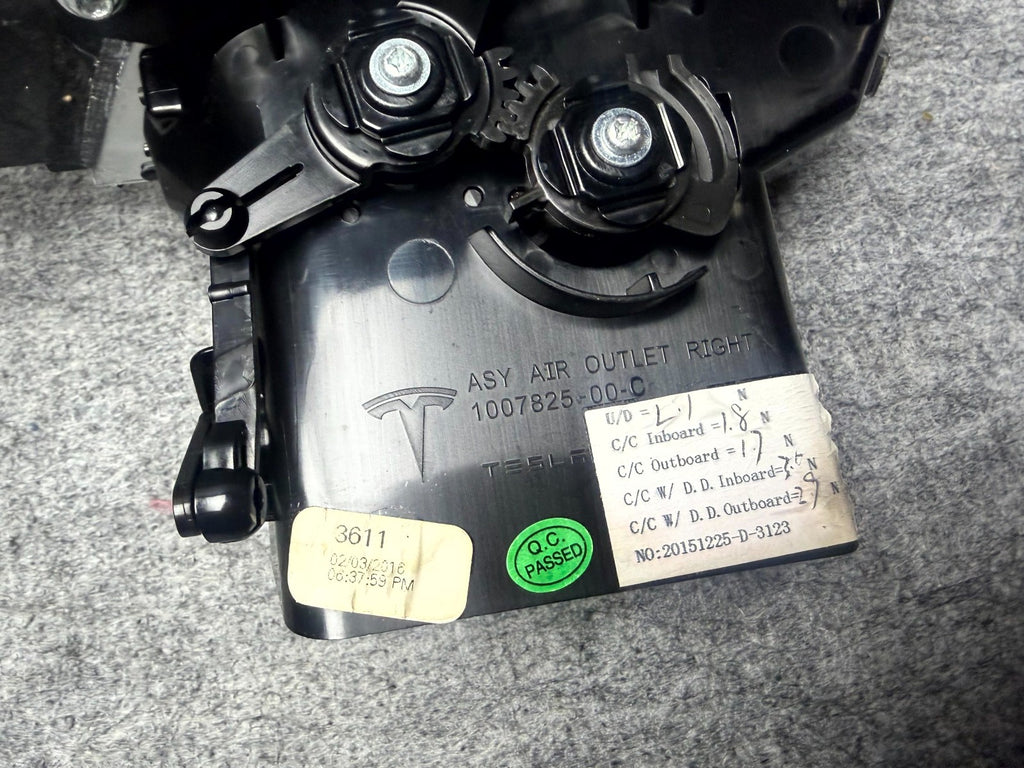 ♦️12-20 TESLA MODEL S FRONT RIGHT CENTER DASHBOARD AIR VENT GRILL OEM 100783400C