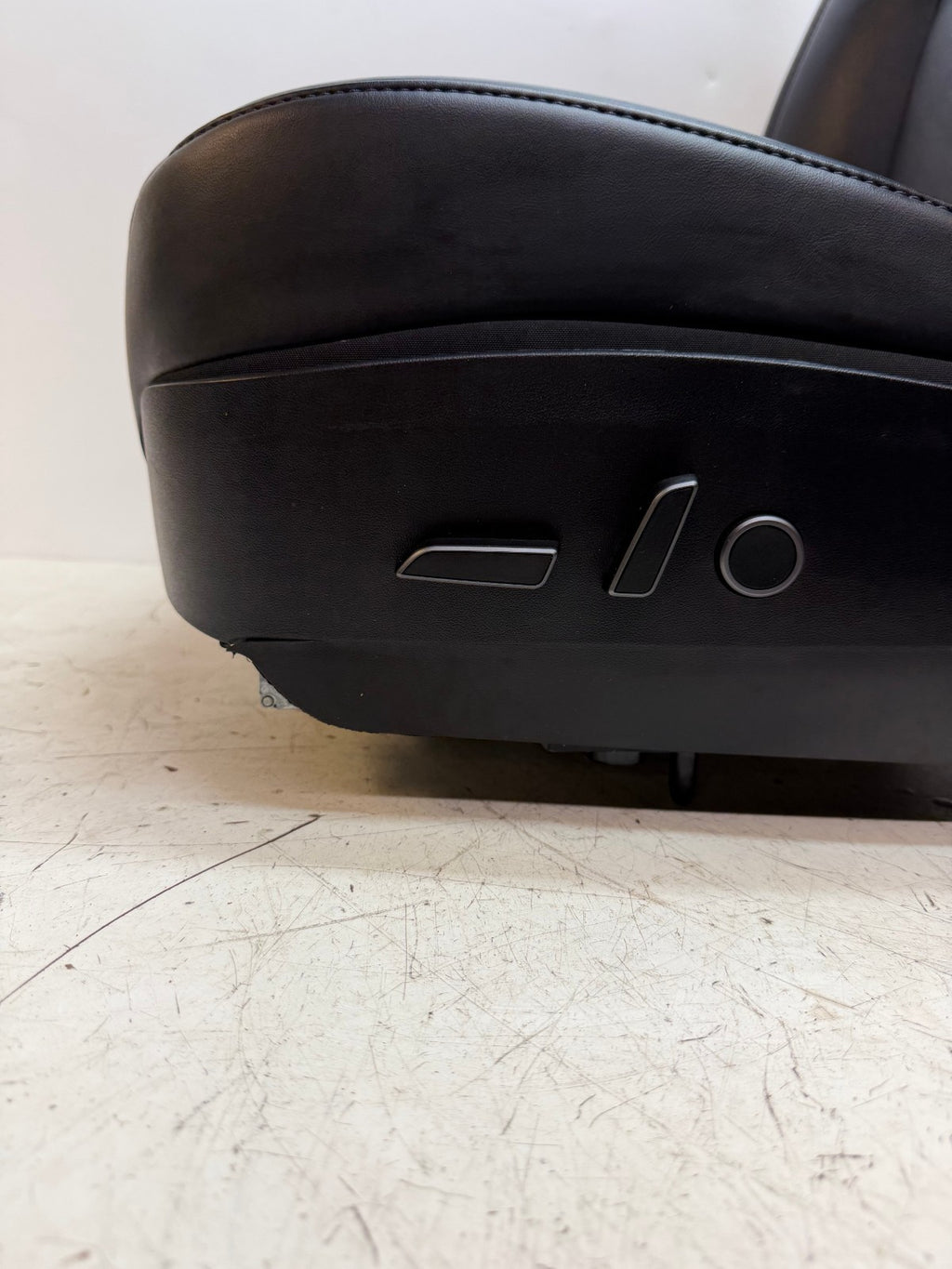 2017-2023 Tesla Model 3 Front Left Driver Side 1st Row Seat Black 1456942-00-E
