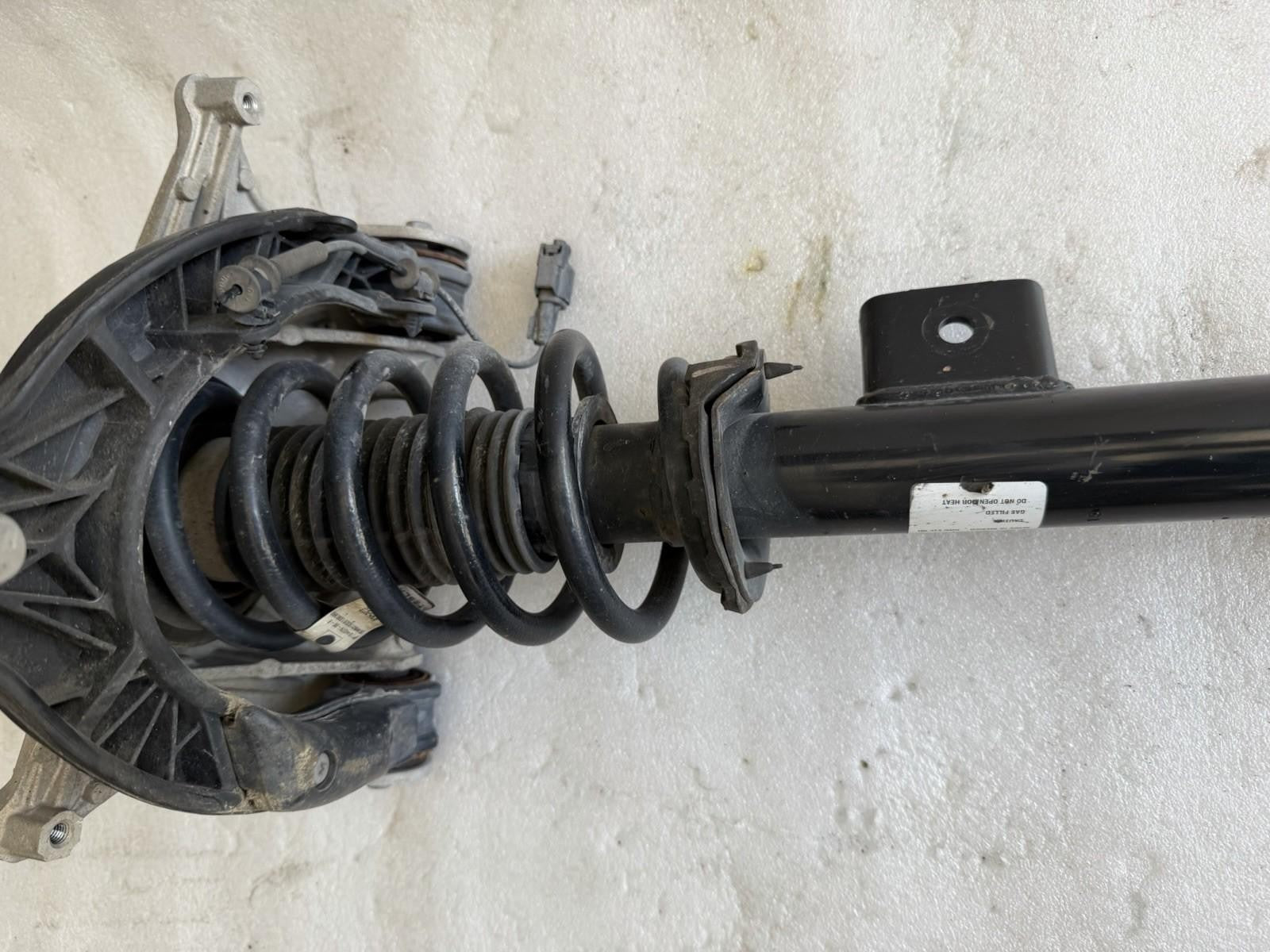 ♦️2017-2020 Tesla Model 3 Front Right Strut Shock 1044369-00-E