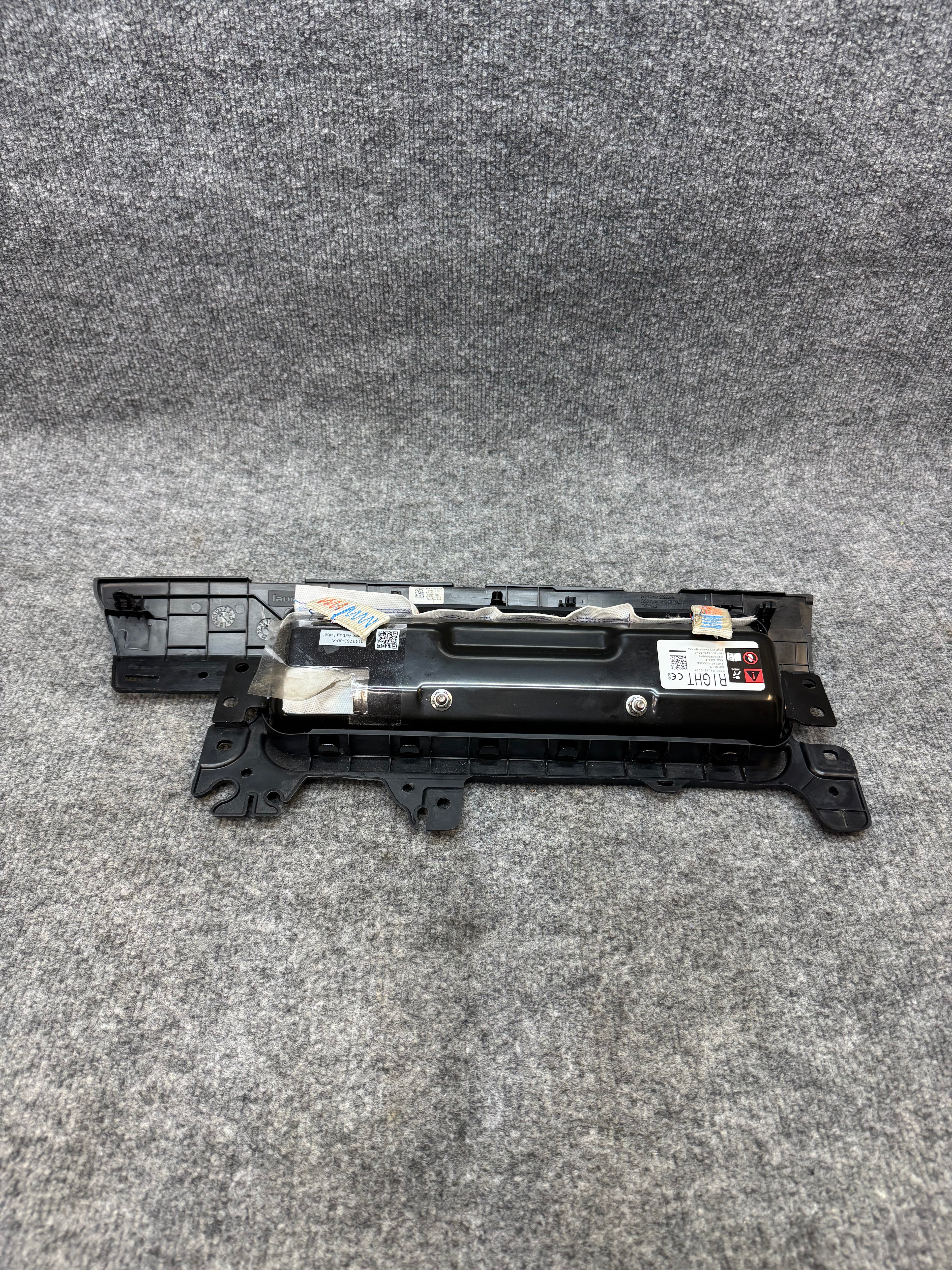 2020-2025 TESLA MODEL 3 RIGHT SIDE KNEE AIRBAG OEM 1077825-00-E