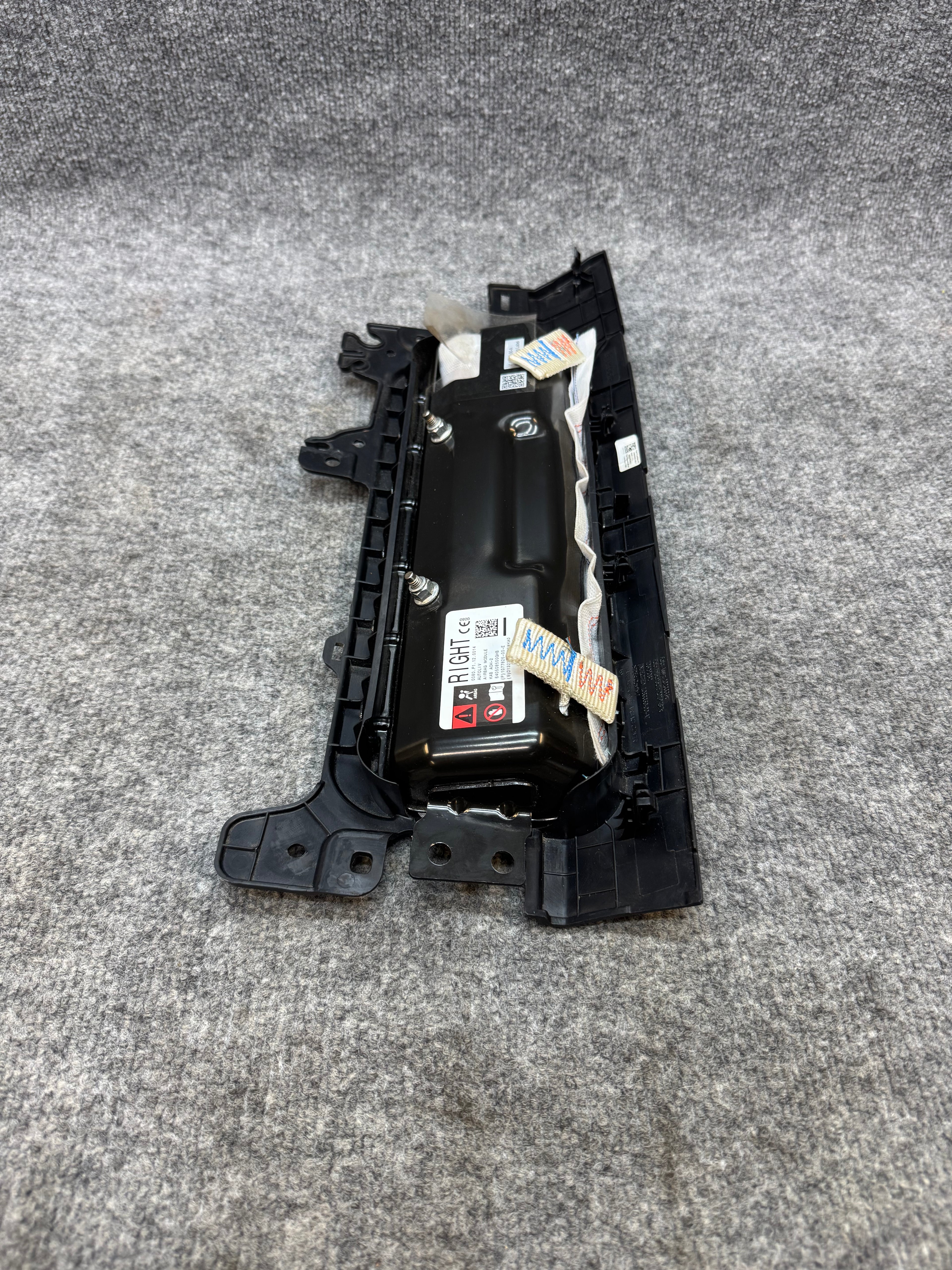 2020-2025 TESLA MODEL 3 RIGHT SIDE KNEE AIRBAG OEM 1077825-00-E