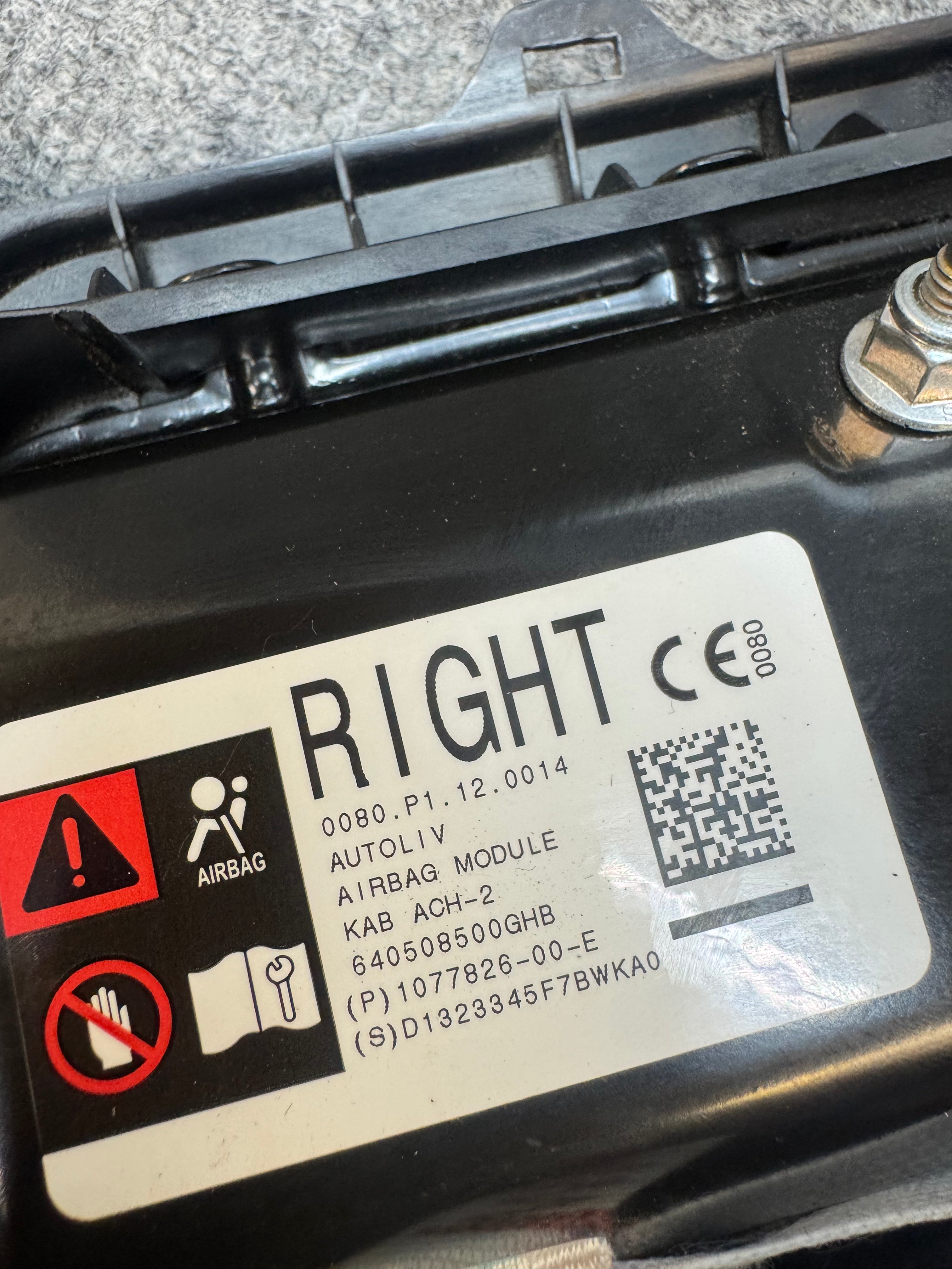 2020-2025 TESLA MODEL 3 RIGHT SIDE KNEE AIRBAG OEM 1077825-00-E