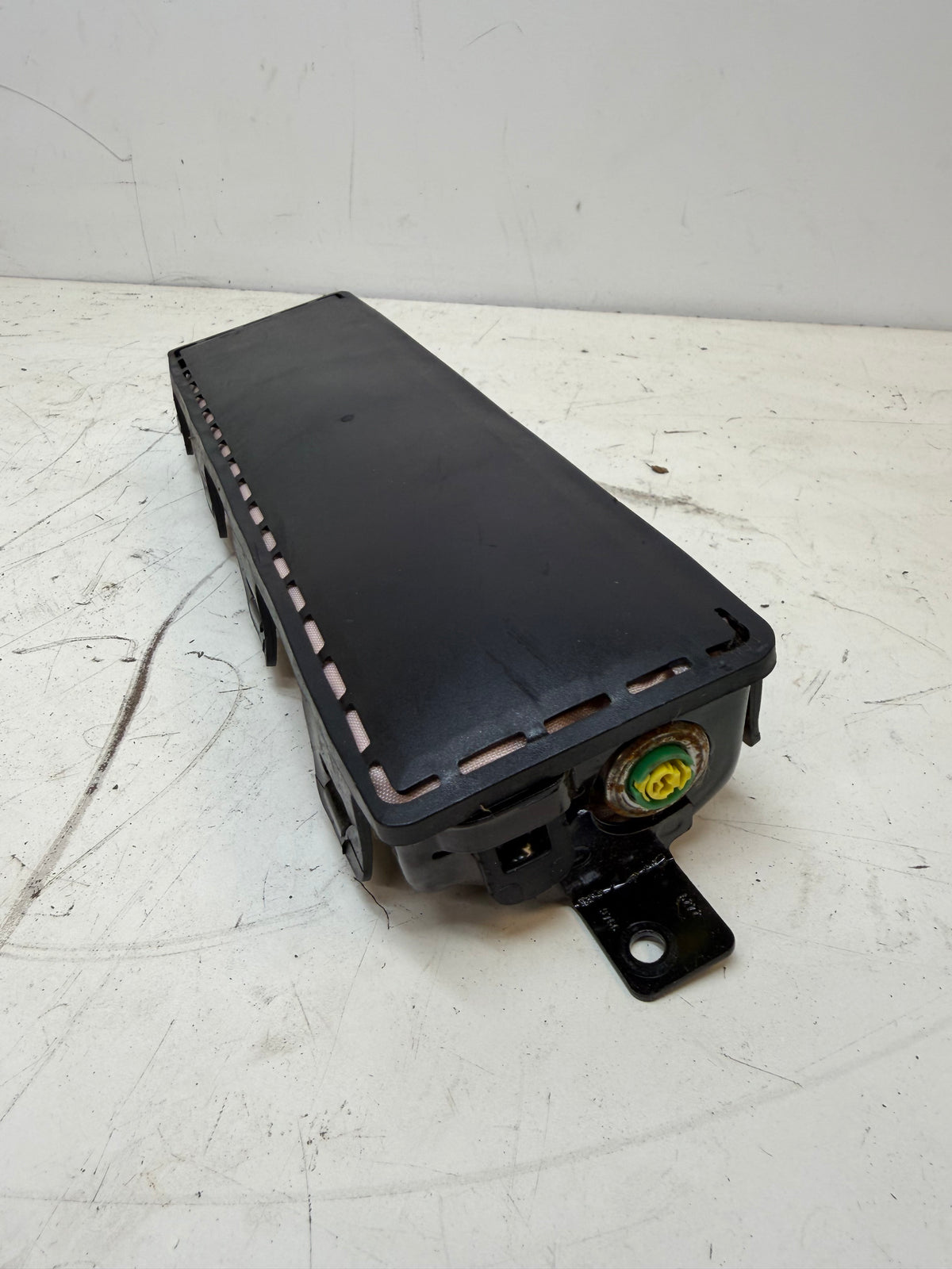 2015-2021 TESLA MODEL X  KNEE AIRBAG ASSY FRONT RH 1077826-00-E 1005260-00-H (Copy)