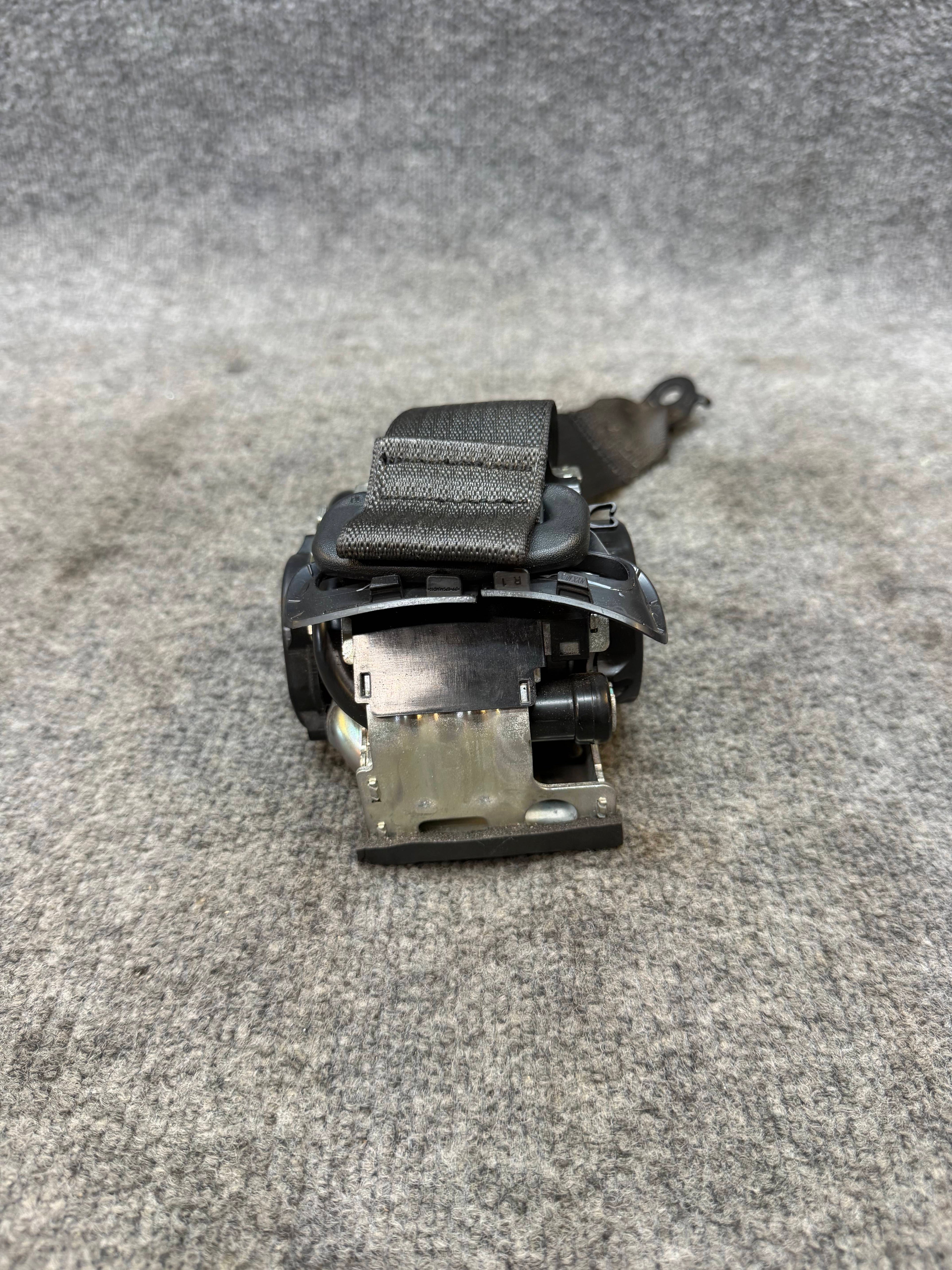 2017-2023 TESLA MODEL 3 REAR RIGHT / LEFT SEAT BELT RETRACTOR OEM 1081281-91-D