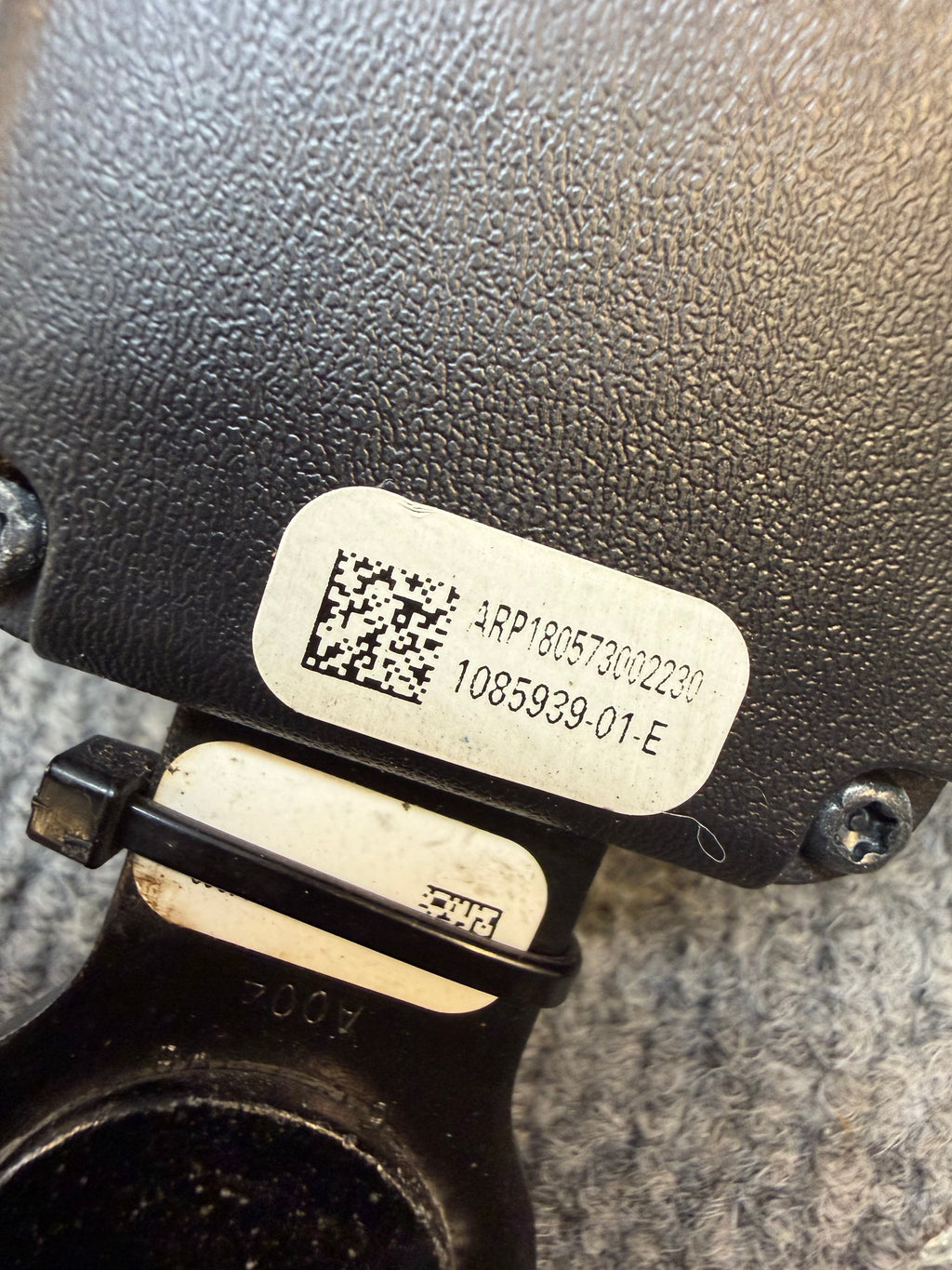 2017-2023 TESLA MODEL 3 REAR LEFT DRIVER SIDE SEAT BELT BUCKLE OEM 1085939-01-E